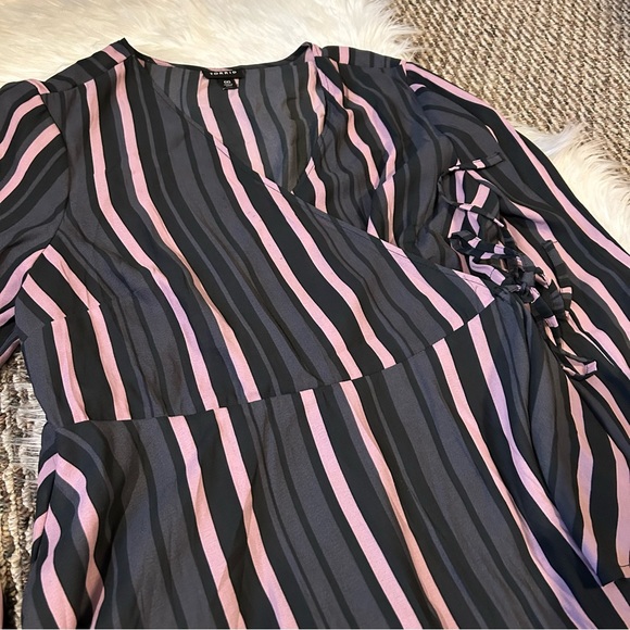 Torrid Striped Silky Wrap Top Blouse Shirt Size 00 - Picture 3 of 4
